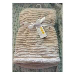 Plush Griege Beige ~ NEW Baby Blanket